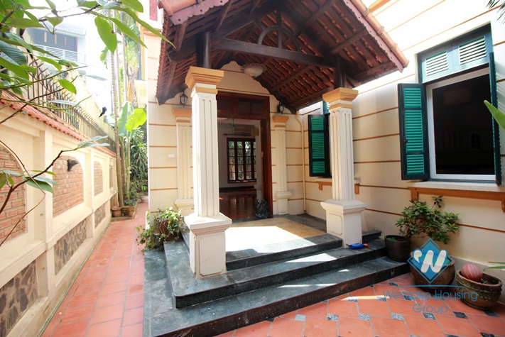 Unfurnished house with large courtyardfor rent in Tay Ho, Hanoi